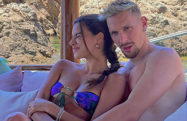 Iubita lui Ionuț Radu face senzație în costum de baie » Frumoasa italiancă l-a cucerit pe portarul român