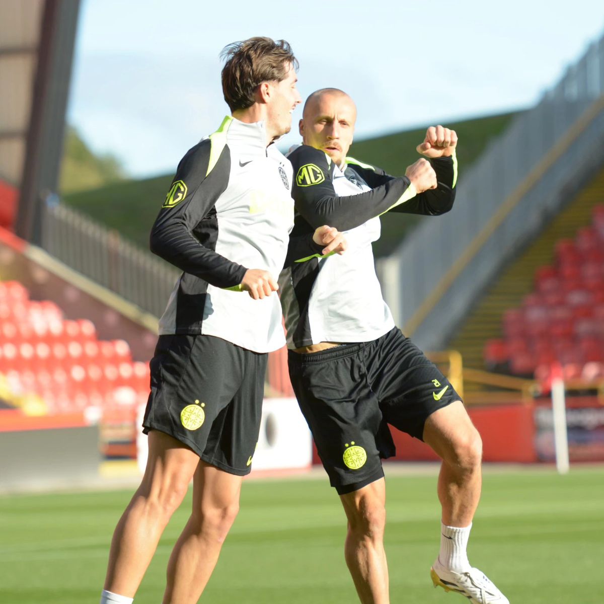 Au dat buzna în scenografia scoțienilor! FCSB, antrenament oficial pe stadionul special al lui Aberdeen: Marea Nordului, la 300 m de peluză