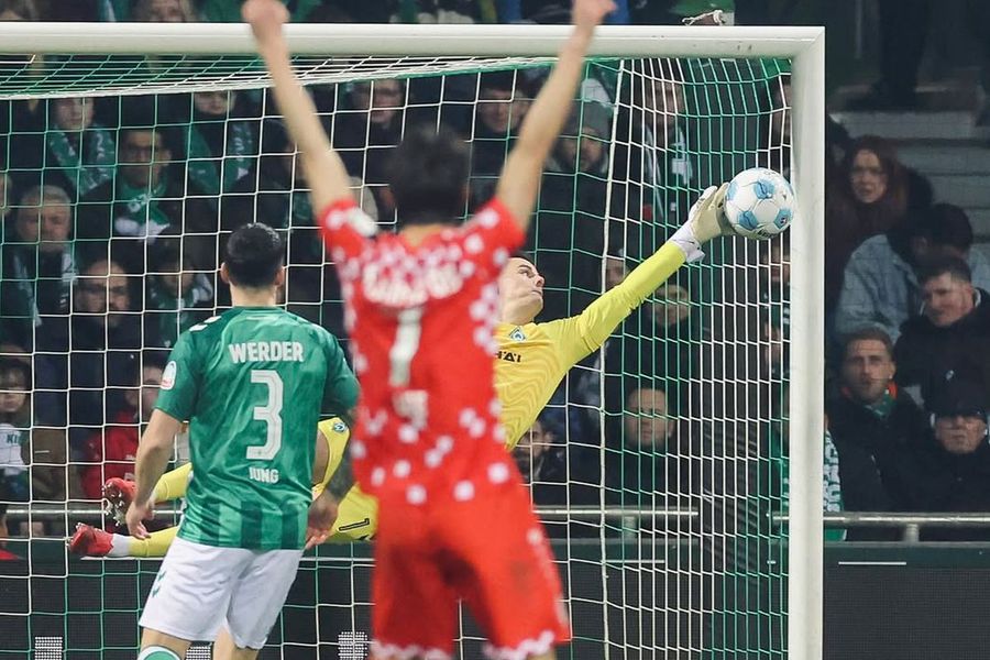 Michael Zetterer în acțiune la Werder Bremen / Foto: Instagram Kevin Trapp va juca din nou la Paris! Eintracht i-a găsit rapid un înlocuitor