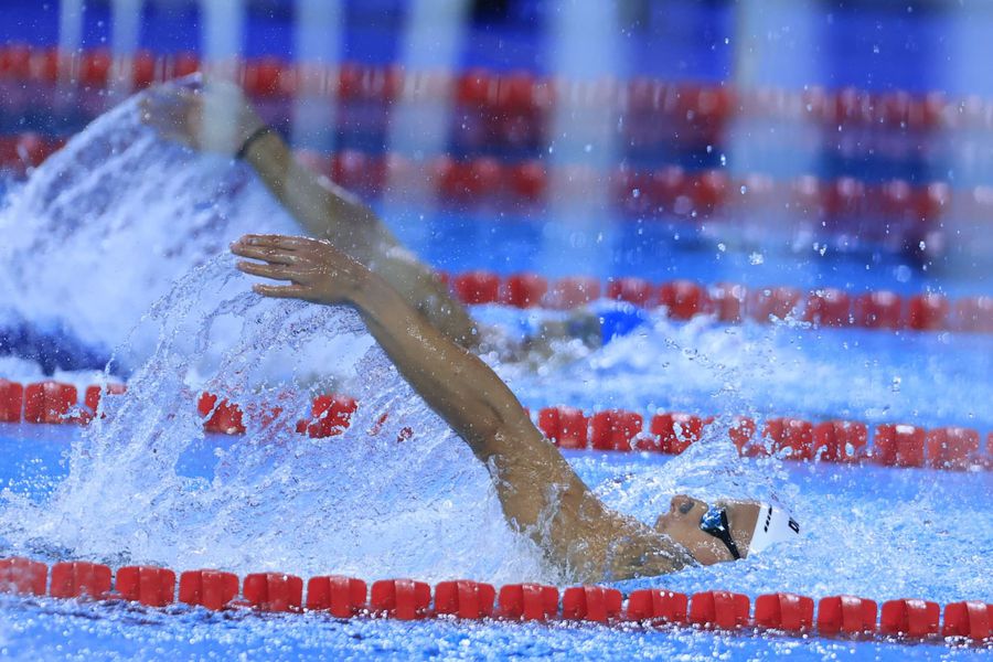Robert Badea înotând procedeul spate în finala de la 200 m mixt FOTO Cristi Preda Robert Badea și problemele pe care le-a avut în cursa de la Campionatele Mondiale de juniori: „După o sută de metri mi-am «dat duhul»” + ce a spus italianul care a corectat la Otopeni un record al lui David Popovici