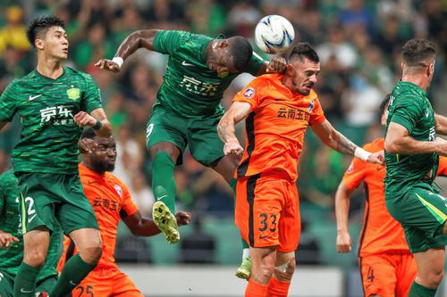 Andrei Burcă, în eșecul 0-7 cu Beijing Guoan / foto: Imago