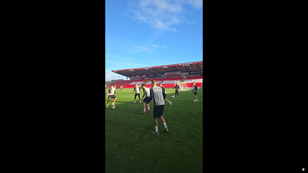 Au dat buzna în scenografia scoțienilor! FCSB, antrenament oficial pe stadionul special al lui Aberdeen: Marea Nordului, la 300 m de peluză