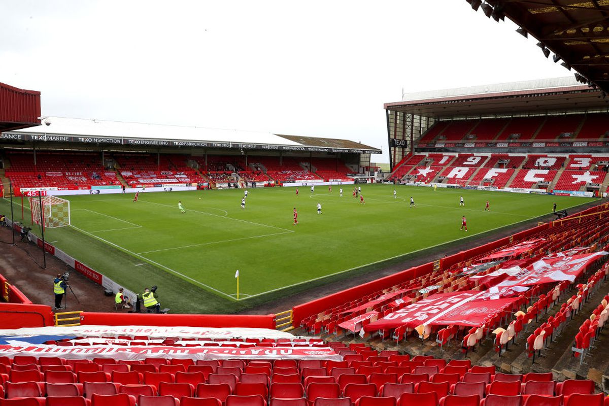 Au dat buzna în scenografia scoțienilor! FCSB, antrenament oficial pe stadionul special al lui Aberdeen: Marea Nordului, la 300 m de peluză