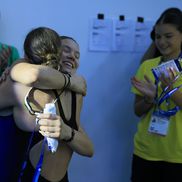 Daria Silișteanu și Aissia Prisecariu la finalul cursei de 100 m spate FOTO Cristi Preda