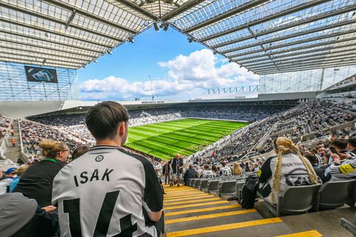 Alexander Isak este așteptat pe St. James' Park de fanii lui Newcastle, care speră ca atacantul suedez să renunțe la ideea transferului la Liverpool / Foto: Imago