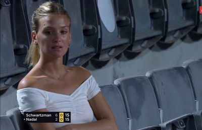 FOTO Schwartzman a reușit victoria carierei cu Nadal, dar regizorul a stat cu ochii doar în tribună! Cine e femeia care a apărut în peste 20 de cadre