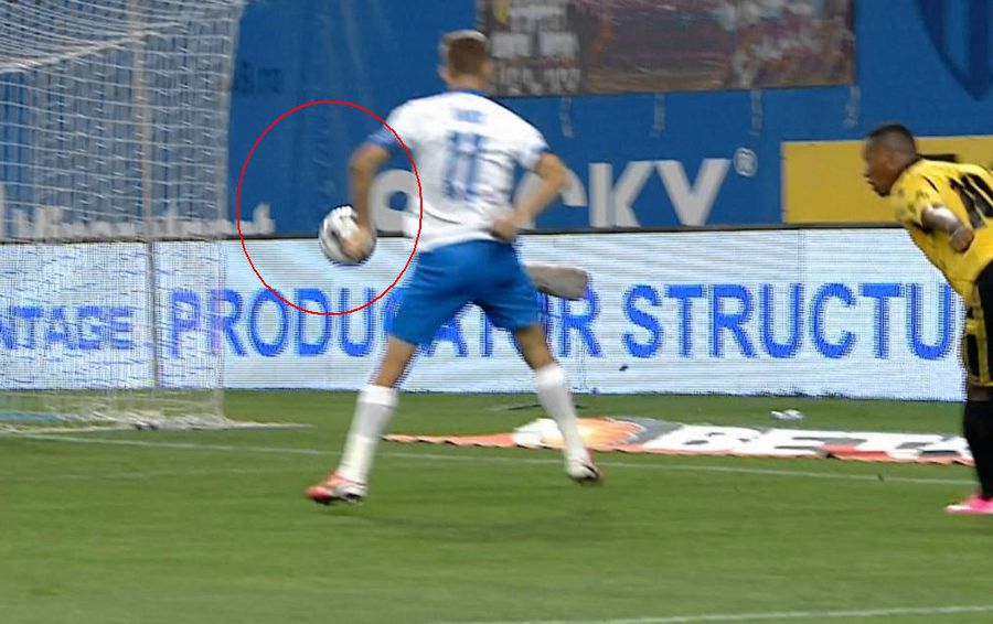 Faza incriminată de Eric / FOTO: Captură @Digi Sport 1 Brazilianul Eric, atac virulent după meciul cu Craiova - Voluntari 2-1: „A crezut că la cât sunt de gras nu mai pot sta în picioare”