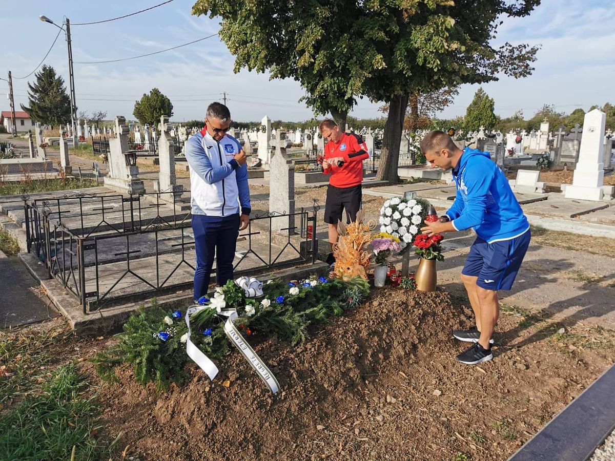 Pancu, Cristea și Onofraș la mormântul lui Ionuț Popa