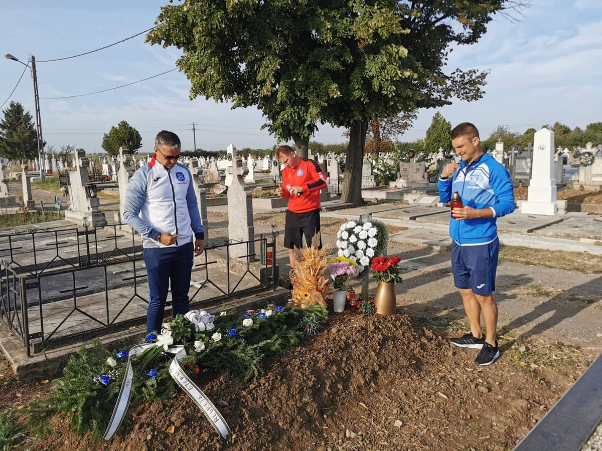 Pancu, Cristea și Onofraș la mormântul lui Ionuț Popa
