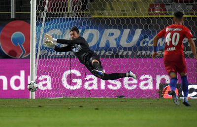 FCSB - FC ARGEȘ 3-0. Cum s-a descurcat Straton la debutul pentru rivala lui Dinamo » Moment-cheie în prima repriză + nota din partea GSP