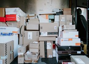 Împachetarea coletelor - de ce este importantă ambalarea atunci când deții un magazin online?