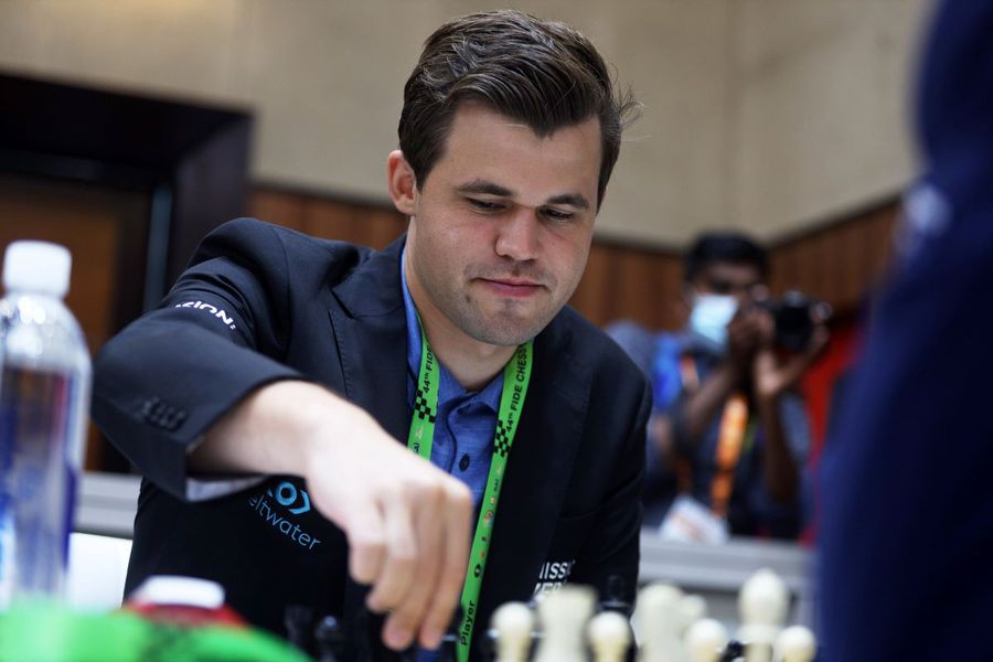 Magnus Carlsen, participând la un turneu de șah. FOTO: IMAGO IMAGES Magnus Carlsen, cvintuplu campion la șah, a ieșit dintr-un meci după numai o mutare făcută! Care e motivul