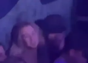 A uitat de iubita însărcinată? Neymar, surprins în club cu două fete