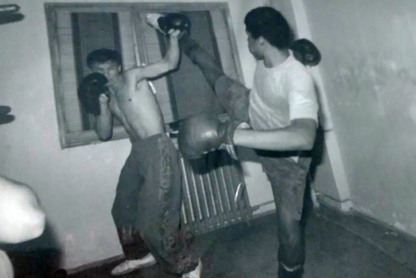 Imagine rară cu Cabral executând o lovitură de kickboxing, sport pe care l-a practicat în tinerețe. Foto: Facebook Cabral Ibacka