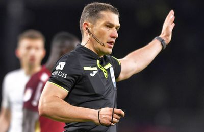 Toată țara a văzut, doar în camera VAR n-au ajuns imaginile! Vassaras, explicații incredibile în scandalul de arbitraj de la CFR - Petrolul + înregistrarea discuției dintre Kovacs și Mladinovici