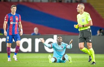 Barcelona îi face meciurile ușoare! Radu Petrescu, notat de spanioli la fel ca Lewandowski, Gundogan și De Jong: „Mereu bine poziționat, arbitraj preventiv, jocul sub control”