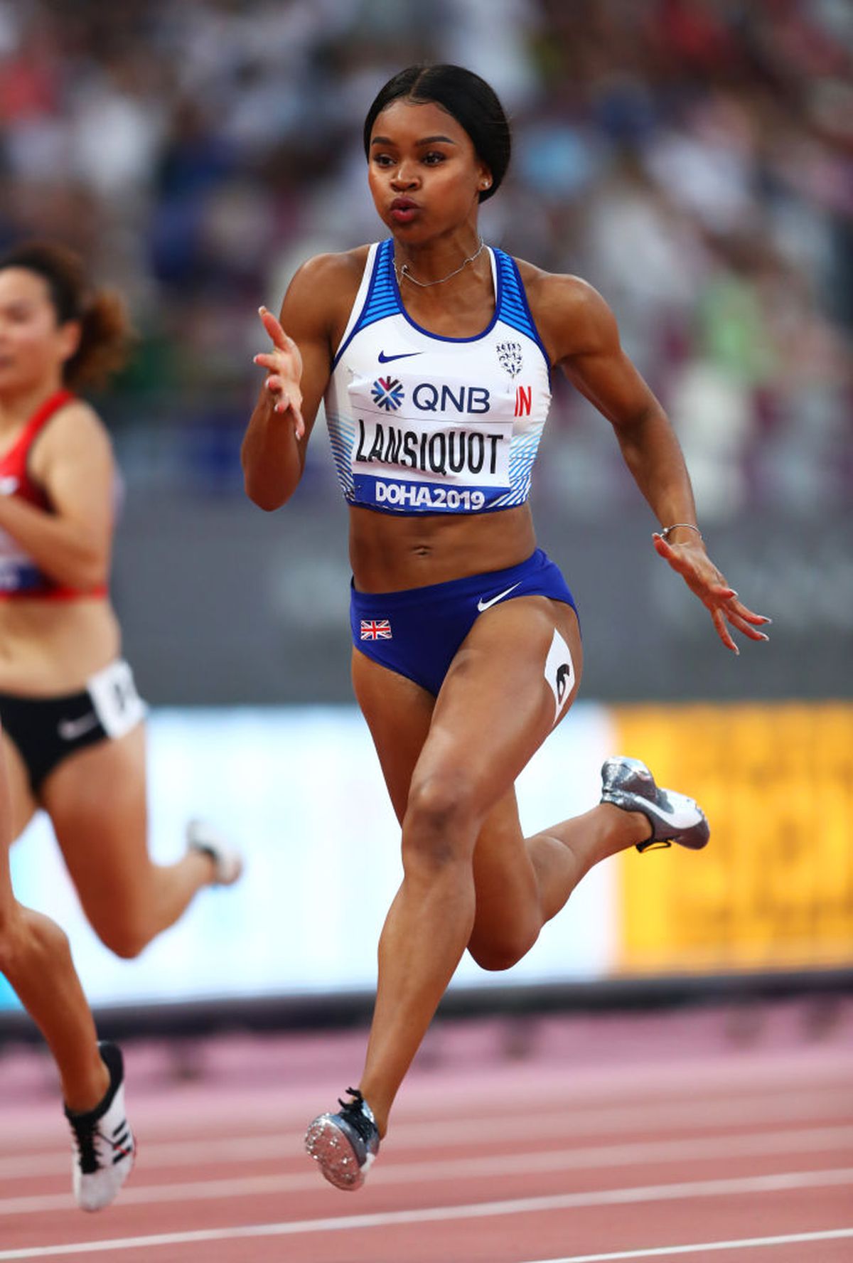 Medaliata cu argint de la Jocurile Olimpice i-a lăsat muți de uimire! A venit cu o rochie transparentă la „Săptămâna modei”