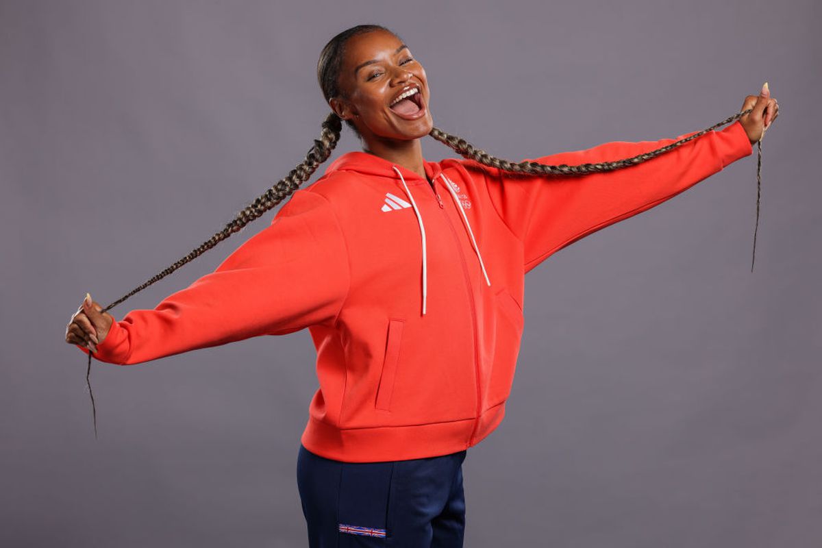 Medaliata cu argint de la Jocurile Olimpice i-a lăsat muți de uimire! A venit cu o rochie transparentă la „Săptămâna modei”