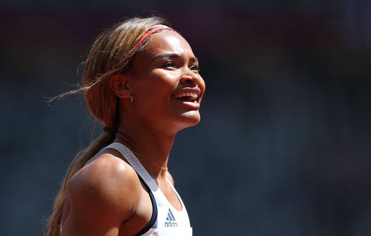 Medaliata cu argint de la Jocurile Olimpice i-a lăsat muți de uimire! A venit cu o rochie transparentă la „Săptămâna modei”