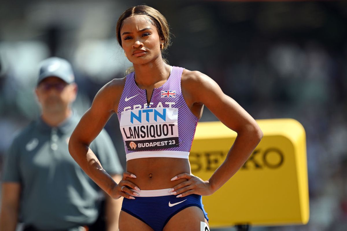 Medaliata cu argint de la Jocurile Olimpice i-a lăsat muți de uimire! A venit cu o rochie transparentă la „Săptămâna modei”