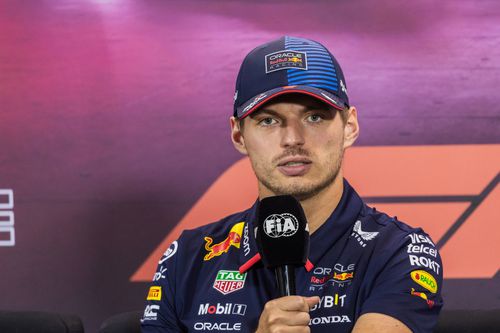 Max Verstappen în timpul unei conferițe de presă FOTO Imago Images