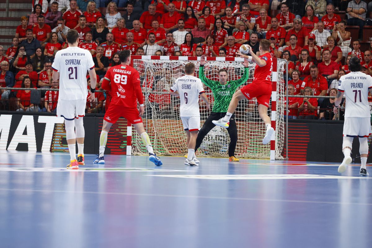 Imaginea zilei în sportul european » Starul echipei, descumpănit de eșecul suferit în Liga Campionilor: a privit secunde bune în gol