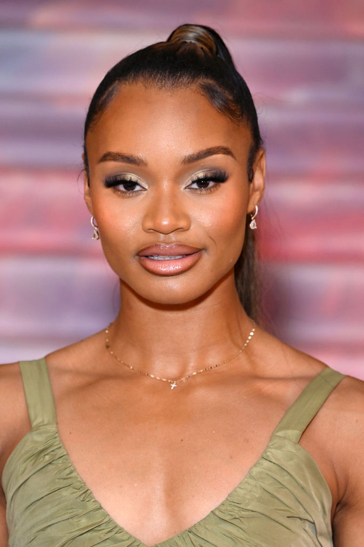 Medaliata cu argint de la Jocurile Olimpice i-a lăsat muți de uimire! A venit cu o rochie transparentă la „Săptămâna modei”