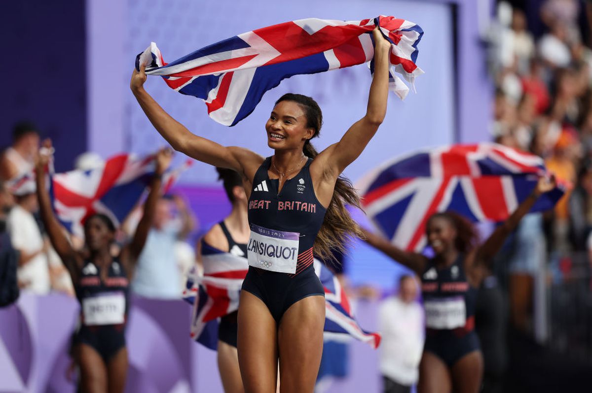 Medaliata cu argint de la Jocurile Olimpice i-a lăsat muți de uimire! A venit cu o rochie transparentă la „Săptămâna modei”