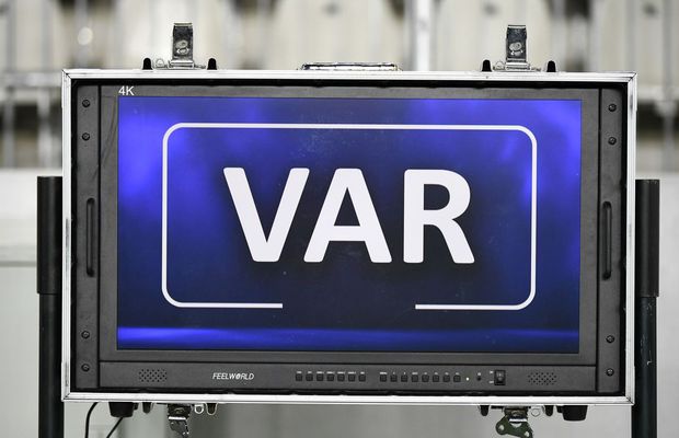 Revoluție în VAR » Brazilia testează noi măsuri cu solicitări și cartonașe
