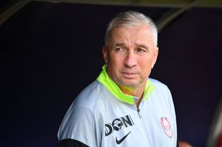 După plecarea de la CFR Cluj, Dan Petrescu este aproape să preia o echipă de tradiție! A fost recomandat de un „Balon de Aur”