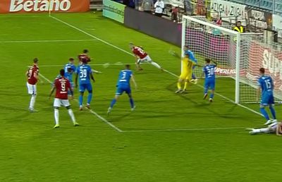 Cel mai ușor gol din carieră! Cum a fost răpus liderul Universitatea Craiova la Galați