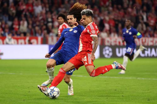 Luis Diaz și Marc Cucurella în Bayern Munchen - Chelsea 3-1 / Foto: Getty Images