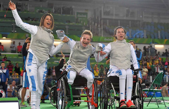 Drama vindecată cu sport și cu medalii » Andreea, verișoara lui Vasile Mogoș, e campioană la scrimă în scaun cu rotile