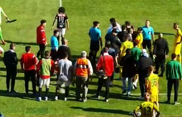 U CLUJ - CS MIOVENI // VIDEO+FOTO Scandal după meci: căpitanul oaspeților s-a certat cu Adrian Falub! Fanii lui U Cluj s-au răzbunat pe fotbaliști: „Puneți ghetele în cui, jucătorii nimănui!”
