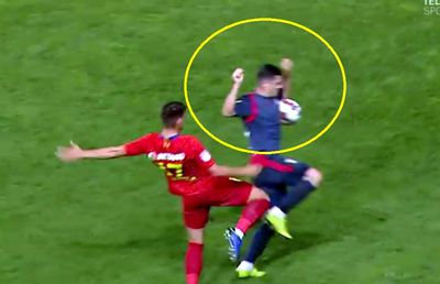 CHINDIA TÂRGOVIȘTE - FCSB 1-2 // Două decizii CONTRA-FCSB pe durata primei reprize: ce reclamă roș-albaștrii + ce a spus Porumboiu