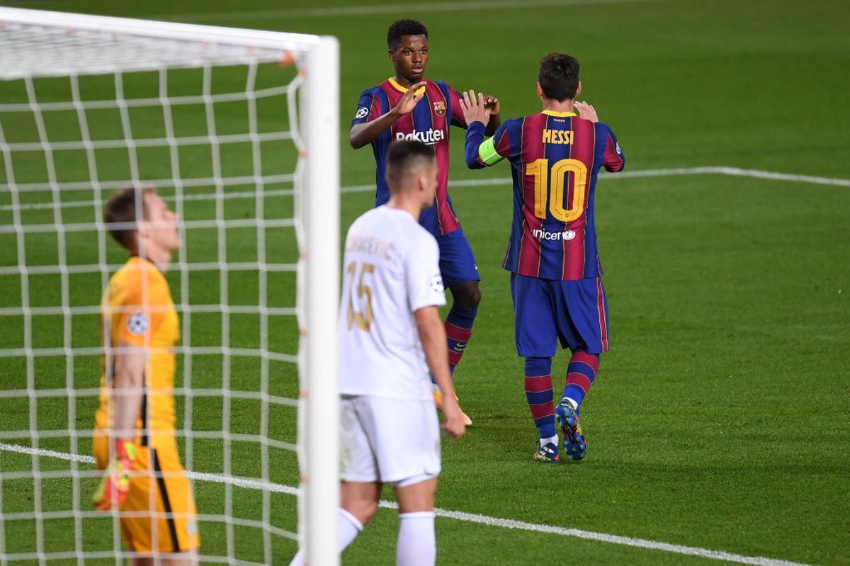 Spectacol total la revenirea Ligii Campionilor » 6 goluri în Barcelona - Ferencvaros + United, victorie-surpriză cu PSG