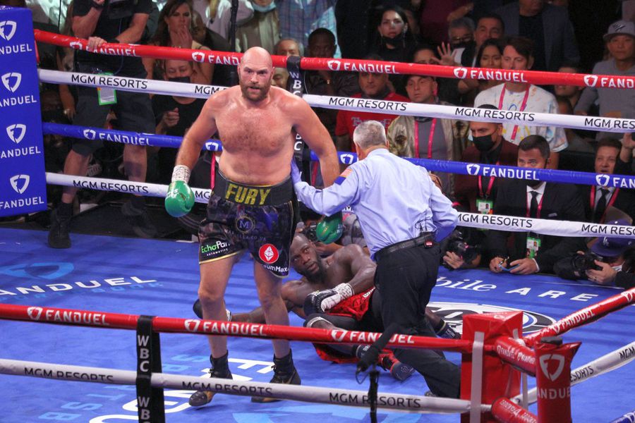 După victoria în fața lui Deontay Wilder, Tyson Fury a devenit, alături de Floyd Patterson și Cassius Clay, al treilea om care cucerește pentru a doua oară titlul mondial al greilor (foto: Imago)) Om, frică, Dumnezeu