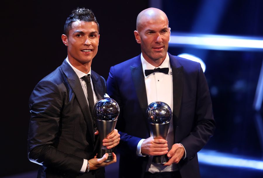 Cristiano Ronaldo și Zinedine Zidane au cucerit 3 Ligi ale Campionilor consecutive împreună, foto: Guliver/gettyimages Presa din Spania anunță marea „bombă”: pe cine a recomandat Cristiano Ronaldo ca antrenor la Manchester United!