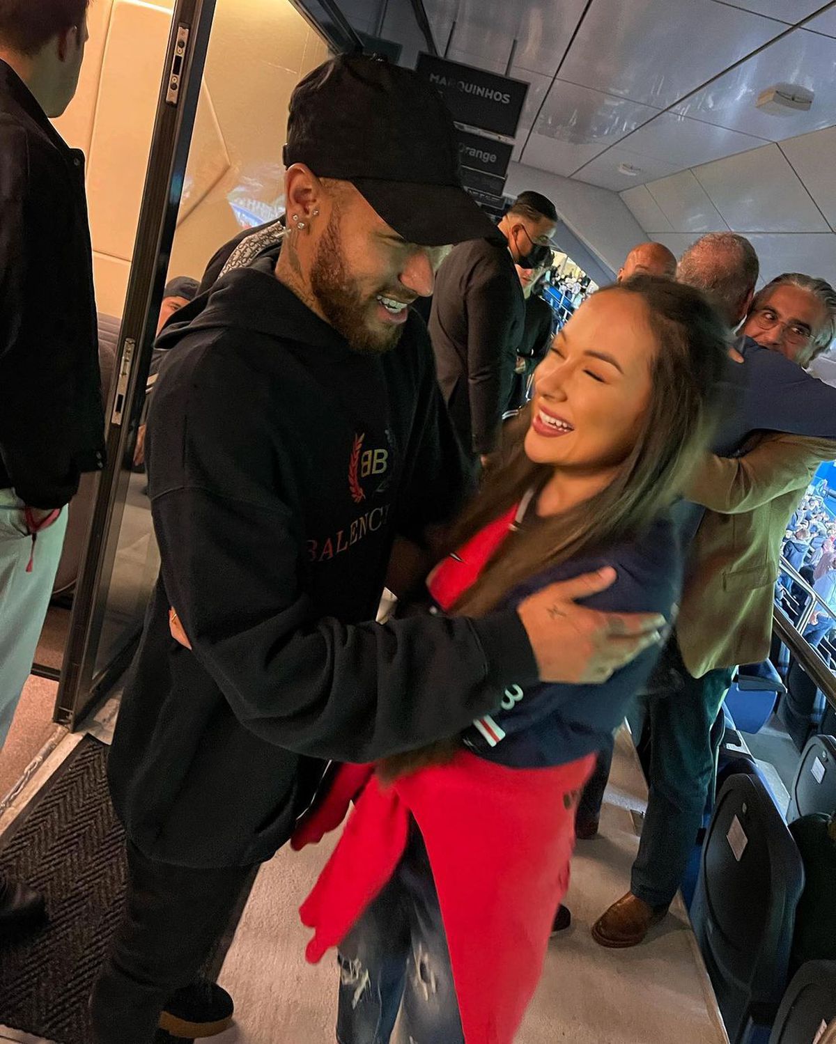 Vlăduța Lupău a dezvăluit ce a discutat cu Neymar pe „Parc des Princes”: „Mi-a transmis asta. Nu mi-a venit să cred!”