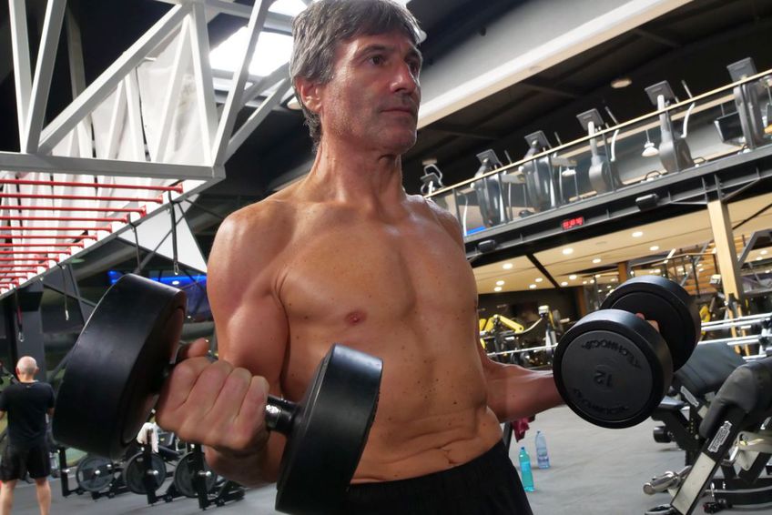 Așa arată corpul fostului fotbalist după ani de muncă la sala de fitness/ foto Vlad Nedelea