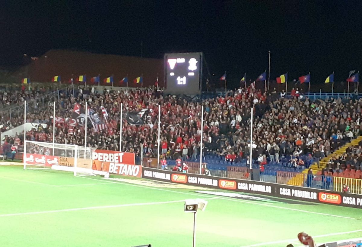 Atmosferă de Liga 1, stadion de Liga 3 » Imagini inedite de la UTA - Rapid: „paza” comenta meciul! 