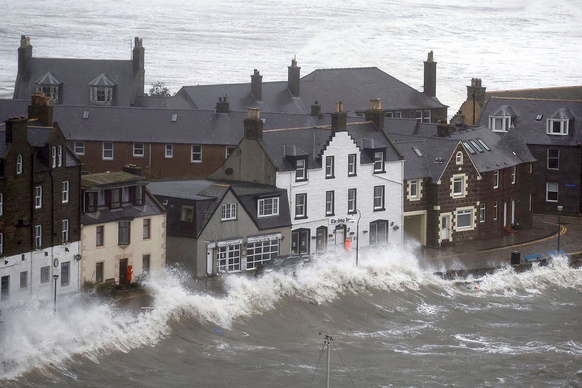 Două meciuri din prima ligă a Scoției au fost amânate din cauza furtunii care a terorizat Marea Britanie