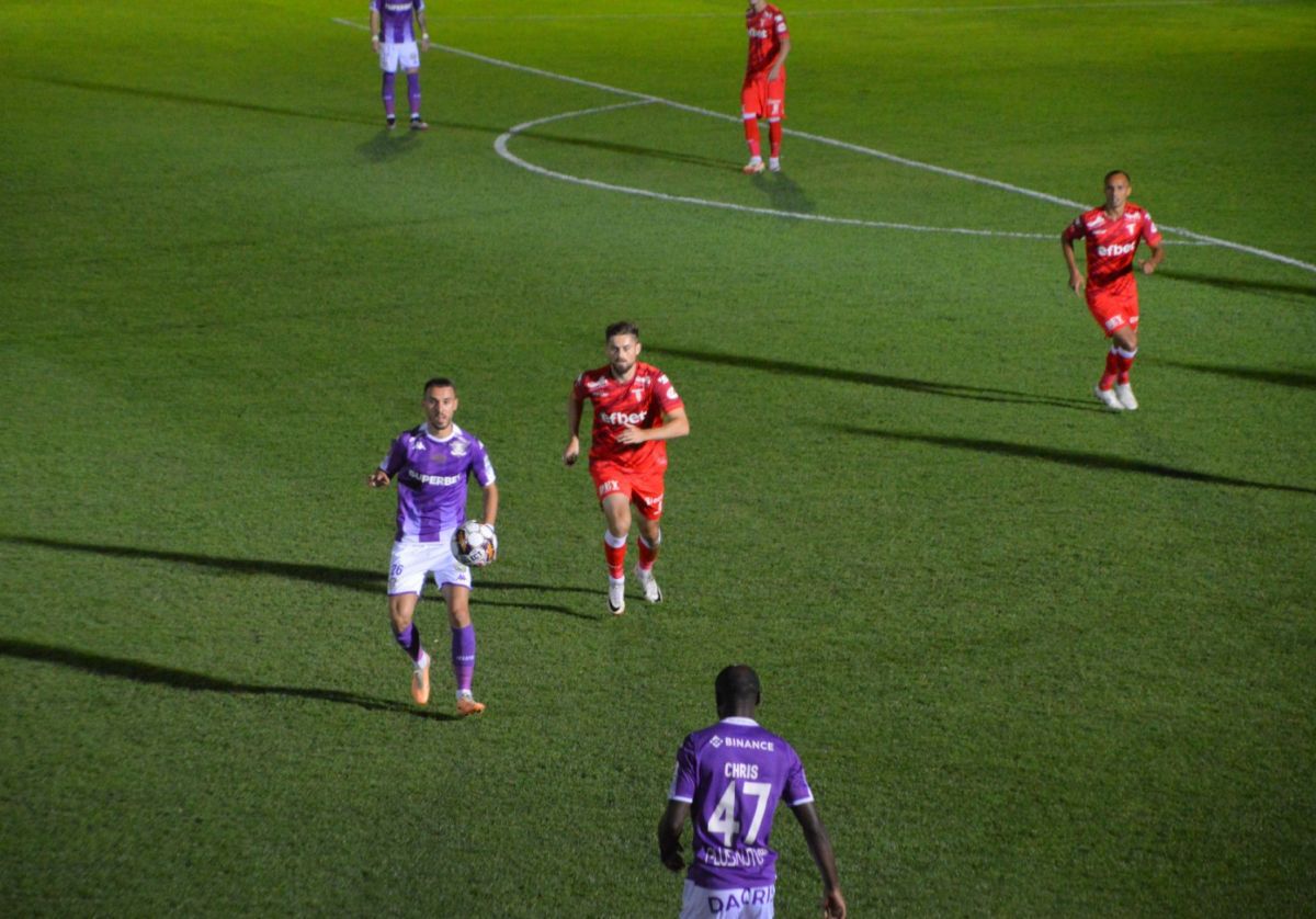 Atmosferă de Liga 1, stadion de Liga 3 » Imagini inedite de la UTA - Rapid: „paza” comenta meciul! 