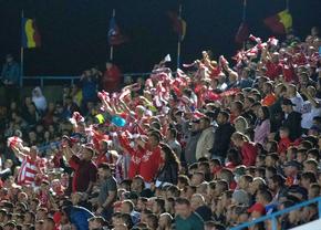 Stadion de Liga 3, atmosferă de Liga 1 » Reporterul GSP a susprins 3 detalii inedite la UTA - Rapid: ce apărea pe tabelă în prima repriză