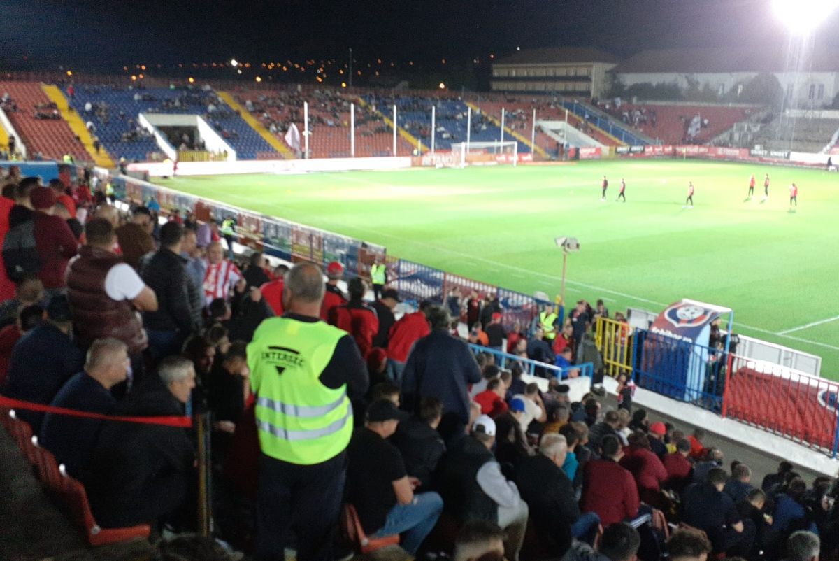 Atmosferă de Liga 1, stadion de Liga 3 » Imagini inedite de la UTA - Rapid: „paza” comenta meciul! 