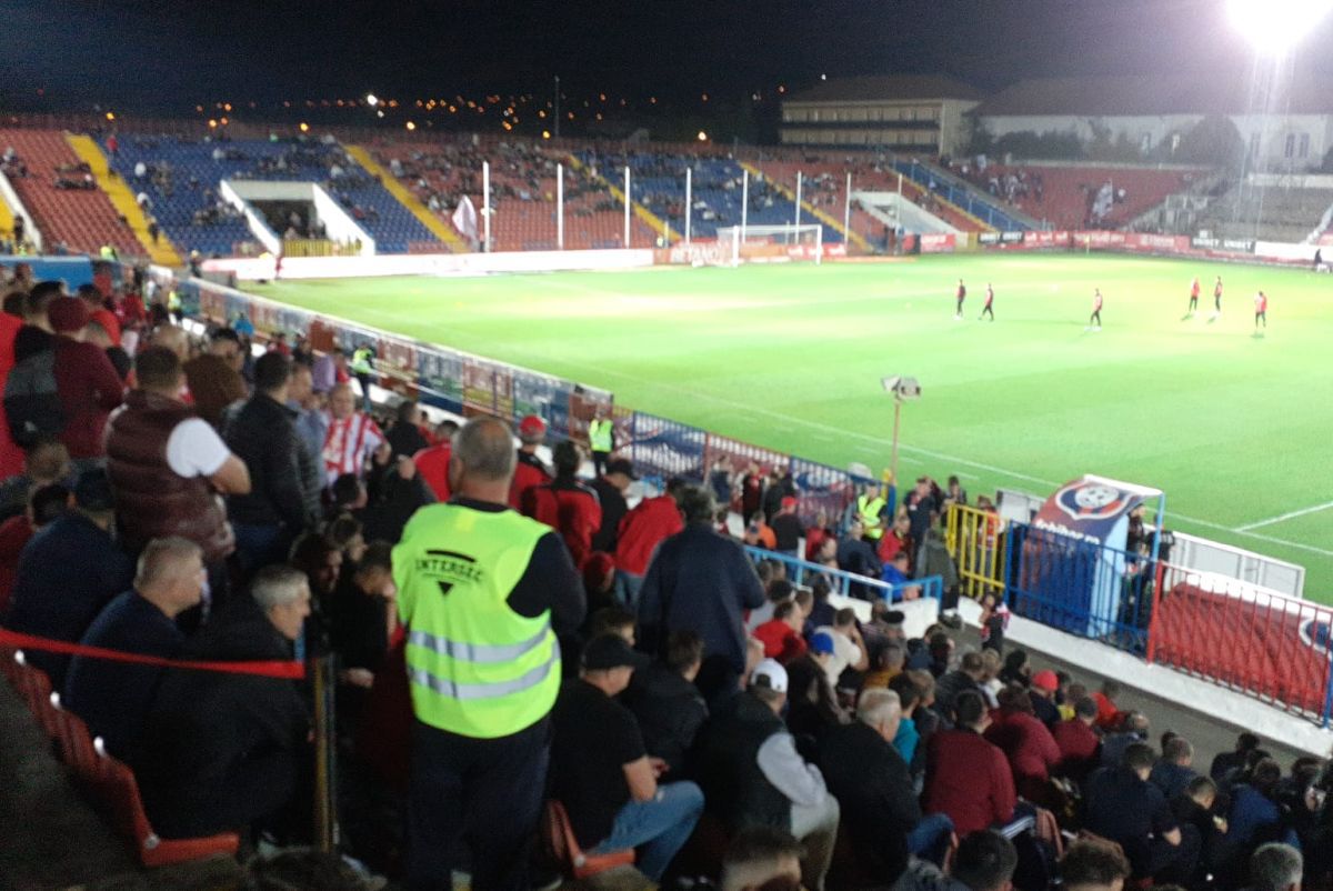 Atmosferă de Liga 1, stadion de Liga 3 » Imagini inedite de la UTA - Rapid: „paza” comenta meciul! 