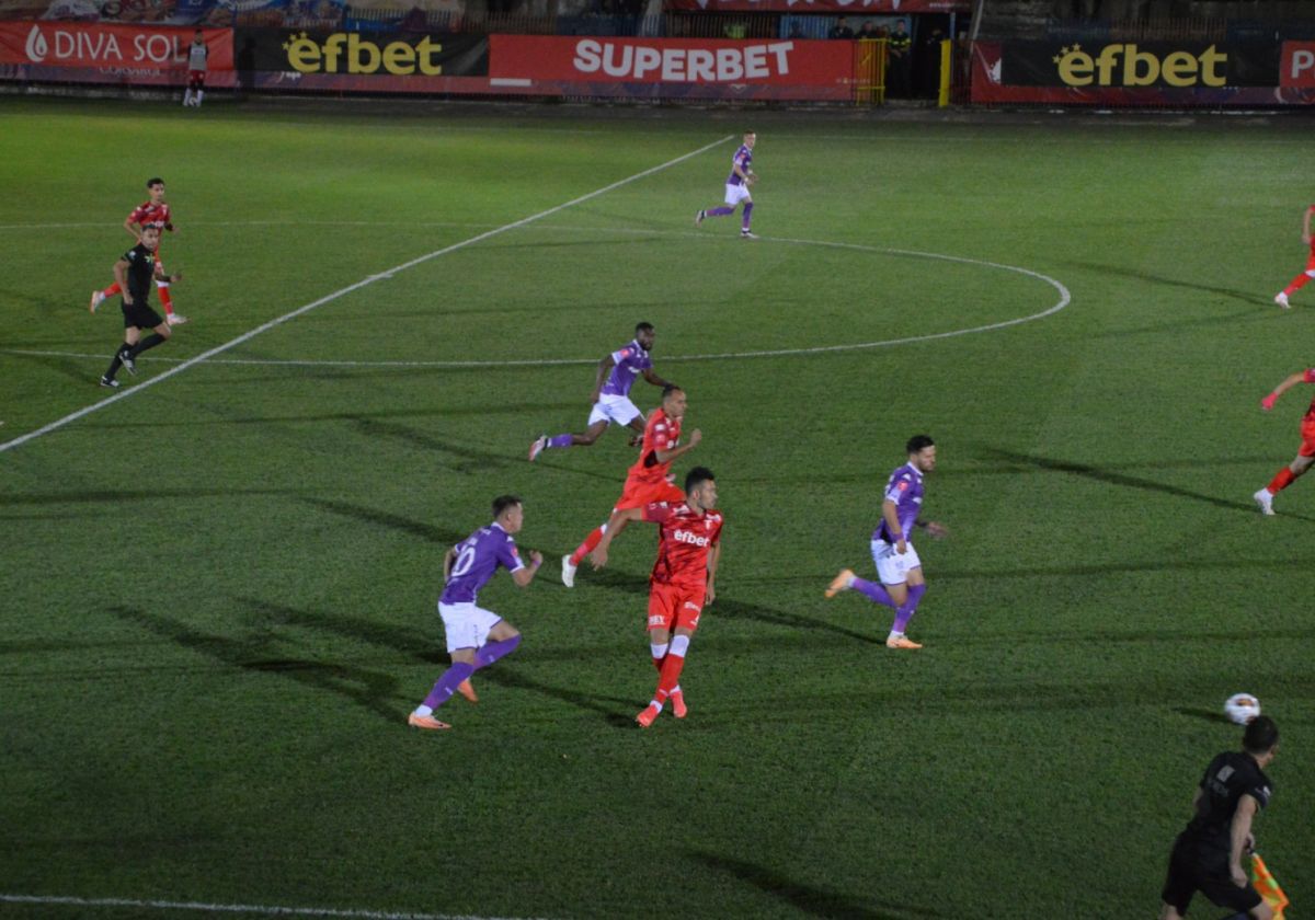 Atmosferă de Liga 1, stadion de Liga 3 » Imagini inedite de la UTA - Rapid: „paza” comenta meciul! 