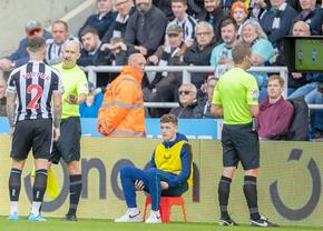 Arbitri-robot în Premier League?! Federația engleză vrea mai multă tehnologie