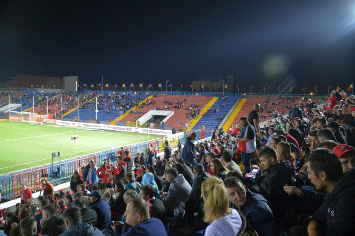 Atmosferă de Liga 1, stadion de Liga 3 » Imagini inedite de la UTA - Rapid: „paza” comenta meciul! 