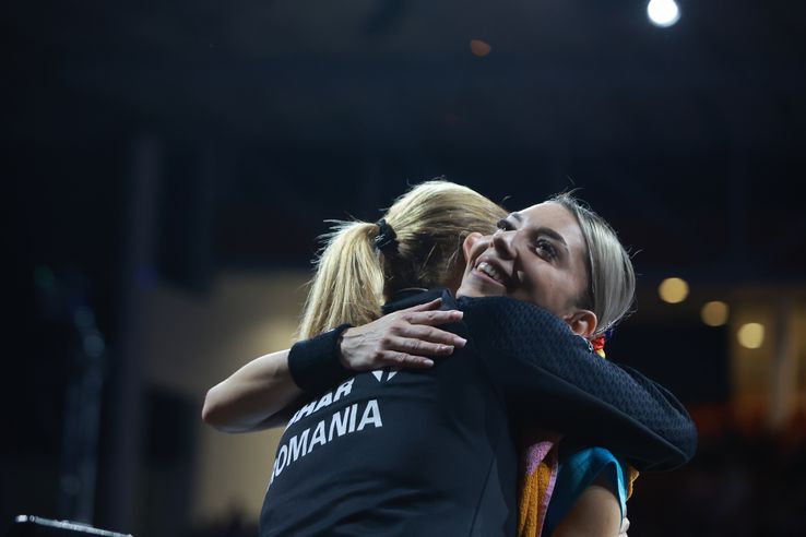 Bernadette Szocs și Mihaela Ștef după victoria din semifinale  FOTO ETTU